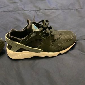 Men’s size 11 Nike Huarache